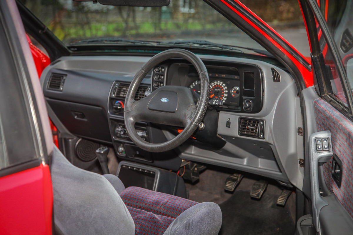 1989 Ford Escort Image 4